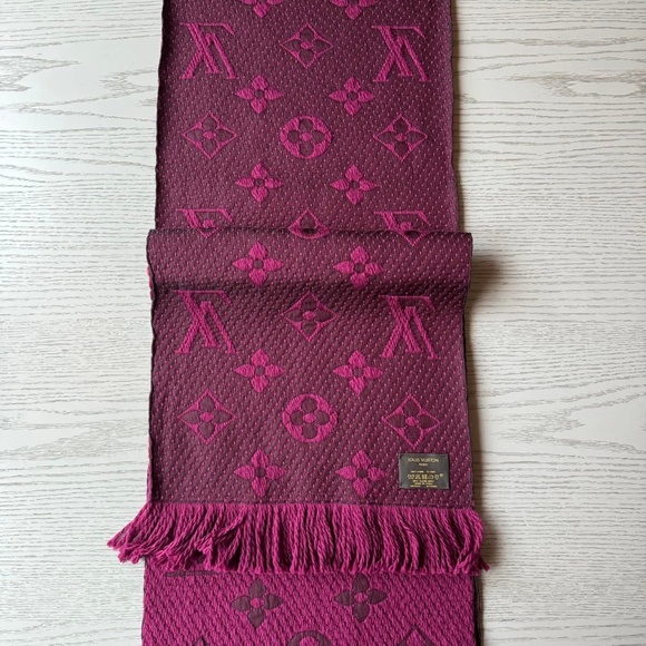 FIRM | Authentic Louis Vuitton Logomania scarf brand new! Unisex - Picture 3 of 3